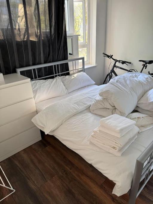 Modern 1 Bedroom Near Camden Londra Esterno foto